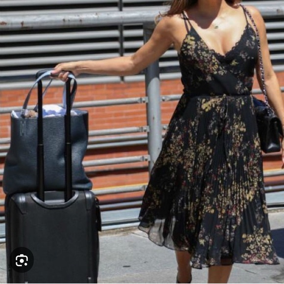 Aritzia Wilfred Beaune Pleated Wrap Midi Dress size XS - Picture 3 of 13